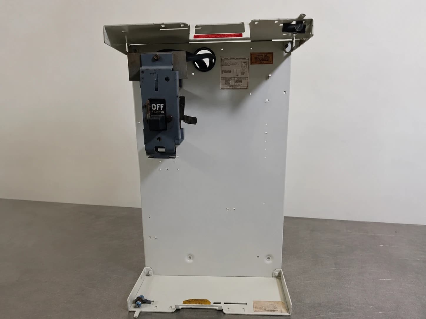 Cutler Hammer F10 Unitrol 24" 100A Breaker Feeder MCC Bucket